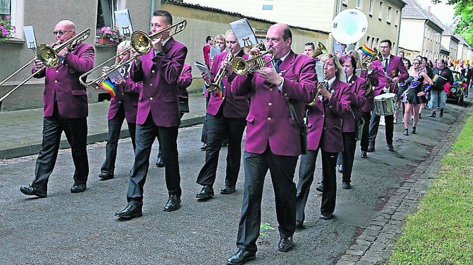 Das Musikcorps ESV Hohenbudberg führte den Umzug mit hörenswerten Klängen an.