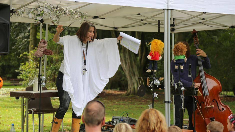  Katja Stockhausen und Tim Isfort präsentieren am Sonntag, 25. Oktober, eine musikalische Lesung mit einem Buch von Erich Kästner. 