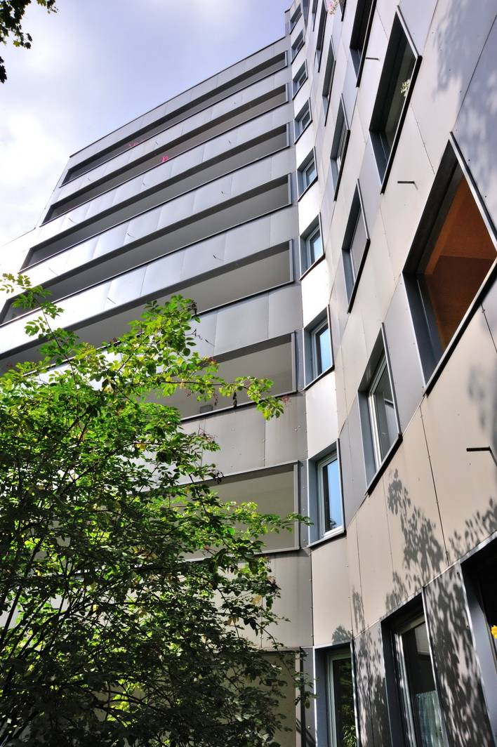  Die „Bänder-Struktur“ der Wohnanlage wird in Zukunft sogar noch architektonisch gestärkt, um zu erreichen, dass die Häuser auch weiter interessant aussehen, betonte Diplom Architekt Hans-Ludwig Stell in seinem Vortrag: „Beim Verzicht sähe das wie der schlimmste Plattenbau aus DDR-Zeiten aus.“ 