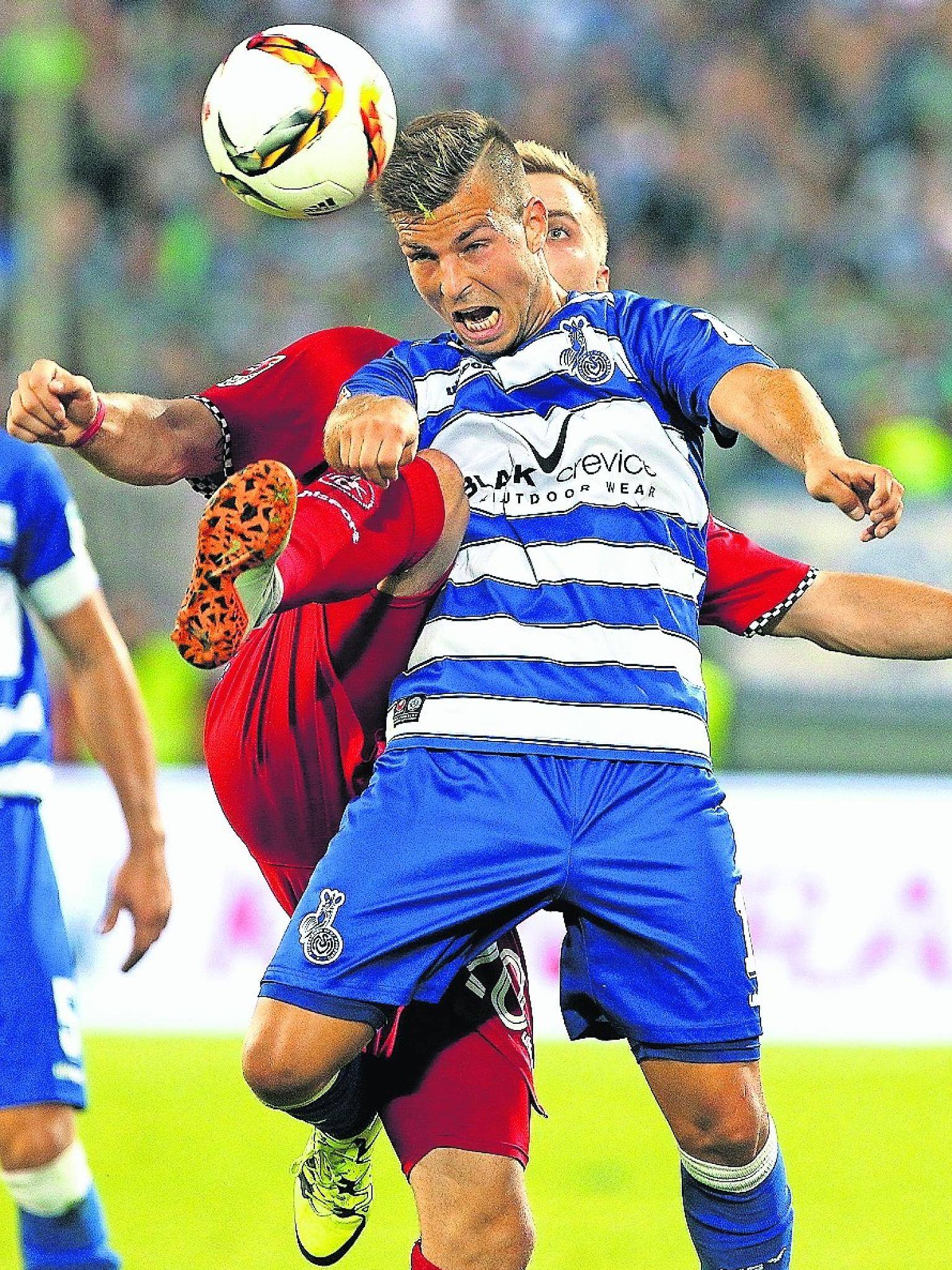 Auch Pechvogel Kevin Wolze konnte die Niederlage seines Teams nicht verhindern. Sein Rettungsversuch vor dem 0:2 blieb erfolglos. Am Ende traf er nur die Latte des FCK-Kastens.