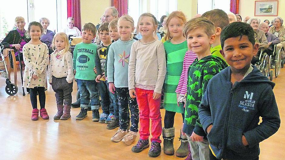  Mit einem klasse Konzert brillierten die Kleinen des Familienzentrums St. Nikolaus Osterath im Caritashauses Hildegundis von Meer. 