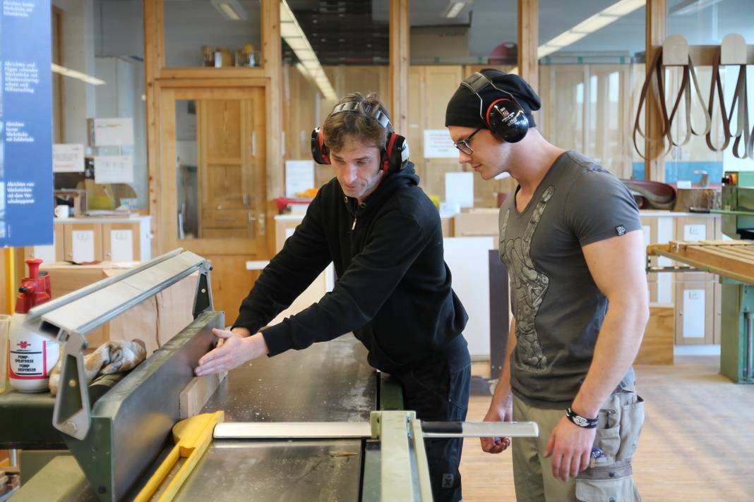 Der 21-jährige Auszubildende schätzt vor allem, dass die Ausbilder wirklich auf jeden einzelnen eingehen und sich Zeit nehmen, wenn man mal Unterstützung braucht.