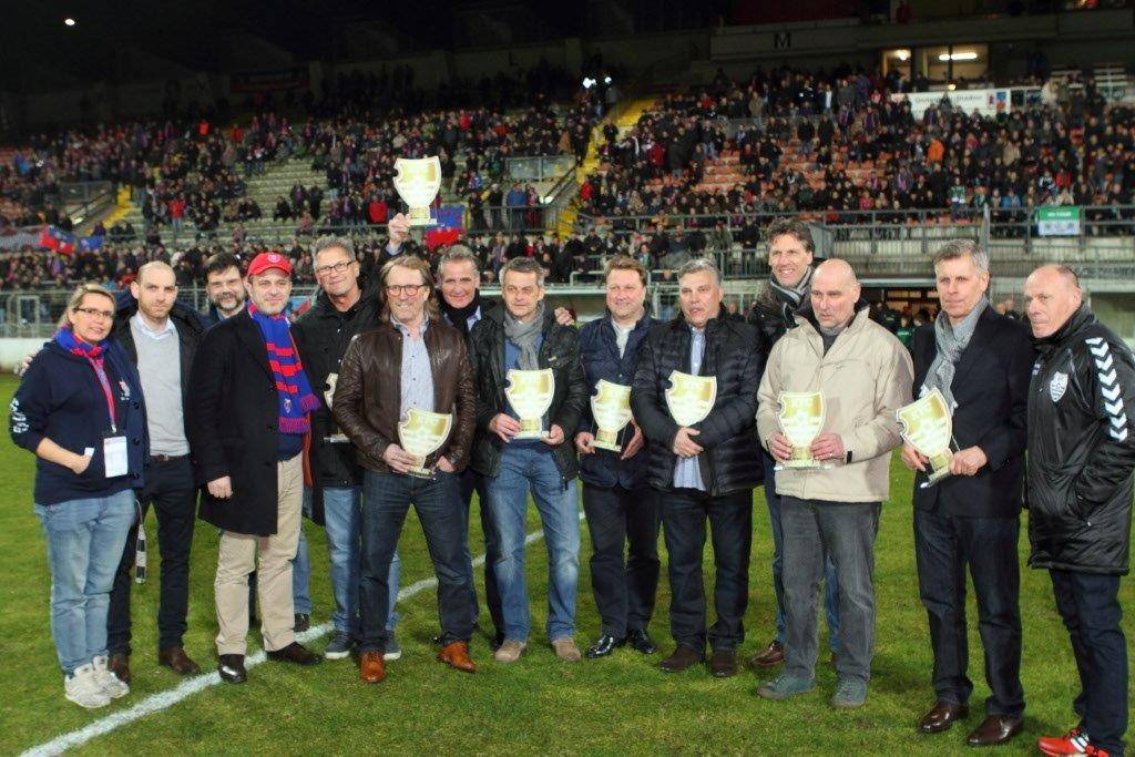 KFC setzt sich gegen den VfR Fischeln mit 3:0 durch / Pokalhelden wurden geehrt: Offensivstarker KFC gewinnt Derby