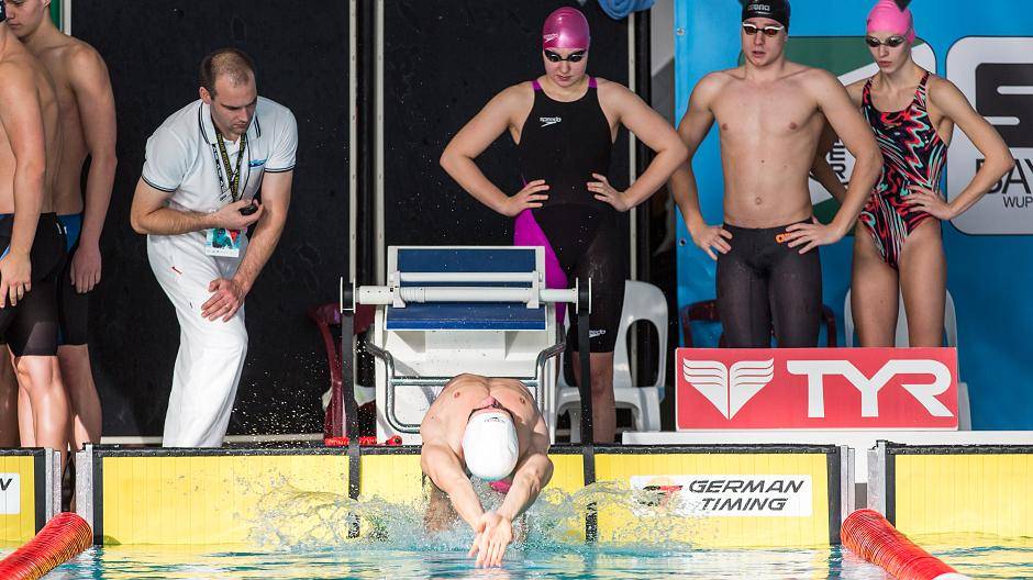 4x50m Lagen Staffel (v.l.): Chris Ohletz (beim Rückenstart), Katharina Müller, Luca Hillen und Mara Hebner.