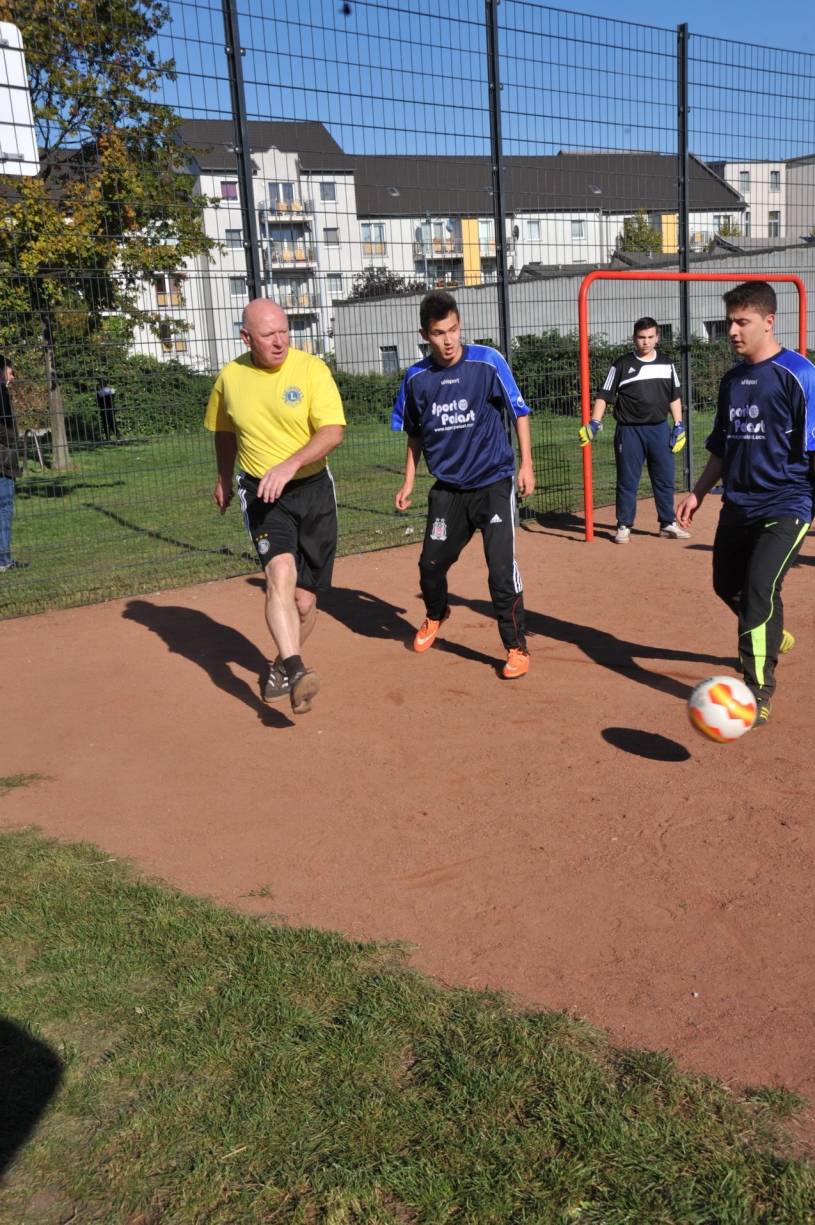  Die Hochfelder Jugendlichen zeigten keine Scheu vor großen Namen und spielten flott auf. 