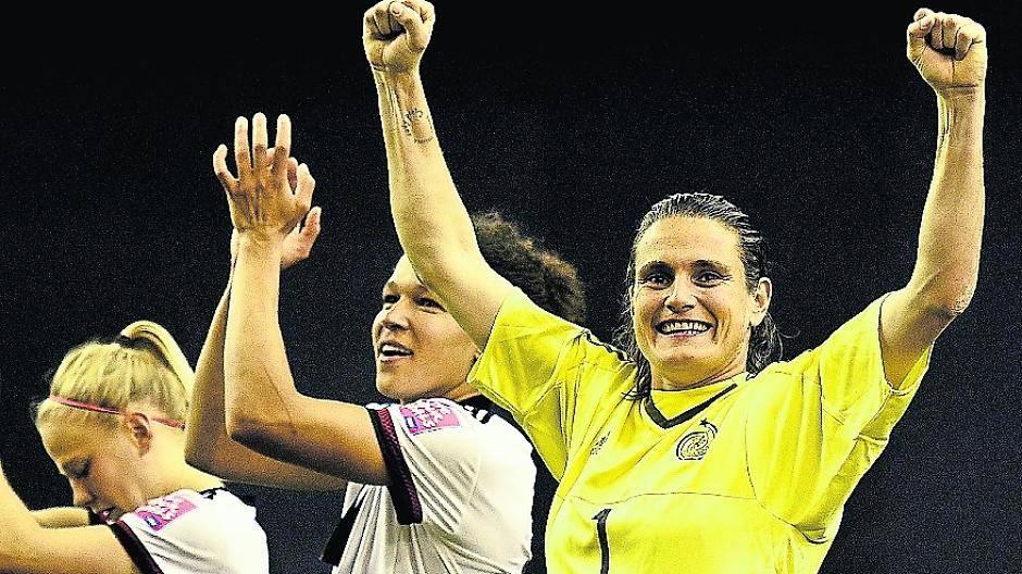  Mit etwas Glück können unsere Leser ein „Meet&amp; Greet“ mit Nadine Angerer und Celia Sasic gewinnen. 