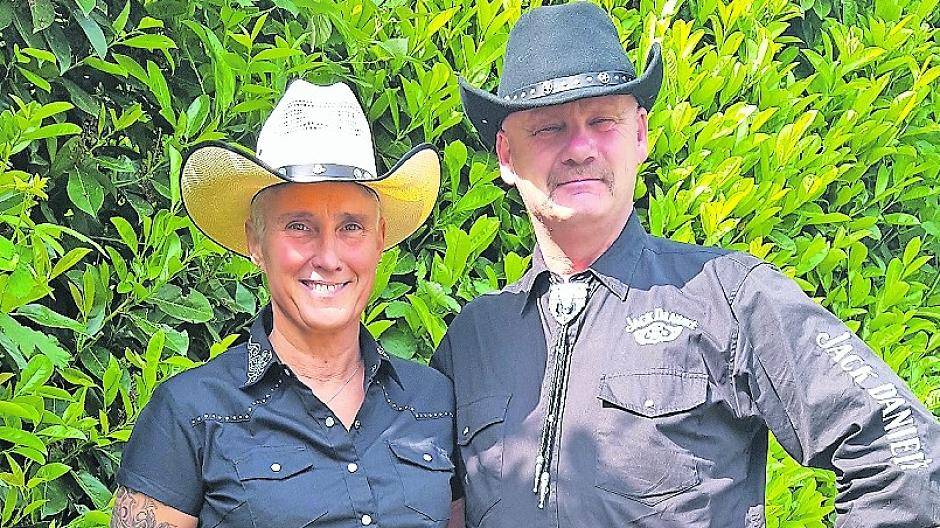 Ulli und Theo Birgels tanzen leidenschaftlich gerne Line Dance. Sie macht sich auf den Weg, um einen Weltrekord aufzustellen.