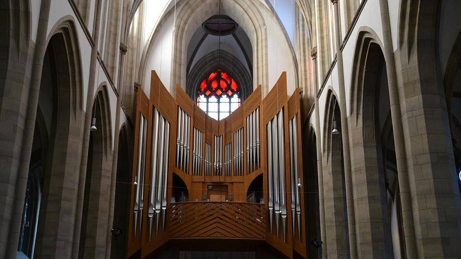 Die Kuhn-Orgel der Salvatorkirche ist im Jubiläumsjahr praktisch im Hocheinsatz. U.a. wird an ihr das Orgelfestival Ruhr 2016 eröffnet.