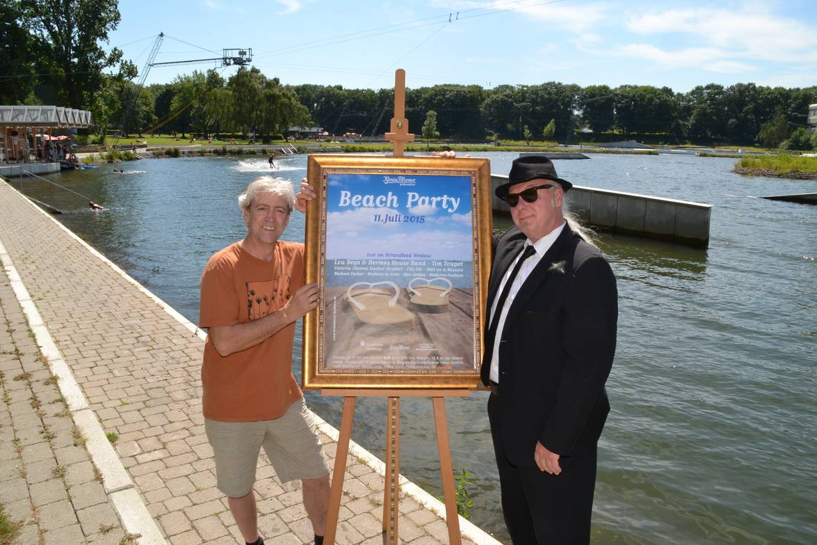  Stellten die Beach Party 2015 vor: Veranstalter Konrad Sühs (links)und Klaus Siepmann, Mitglied von der Band Still on a Mission. 