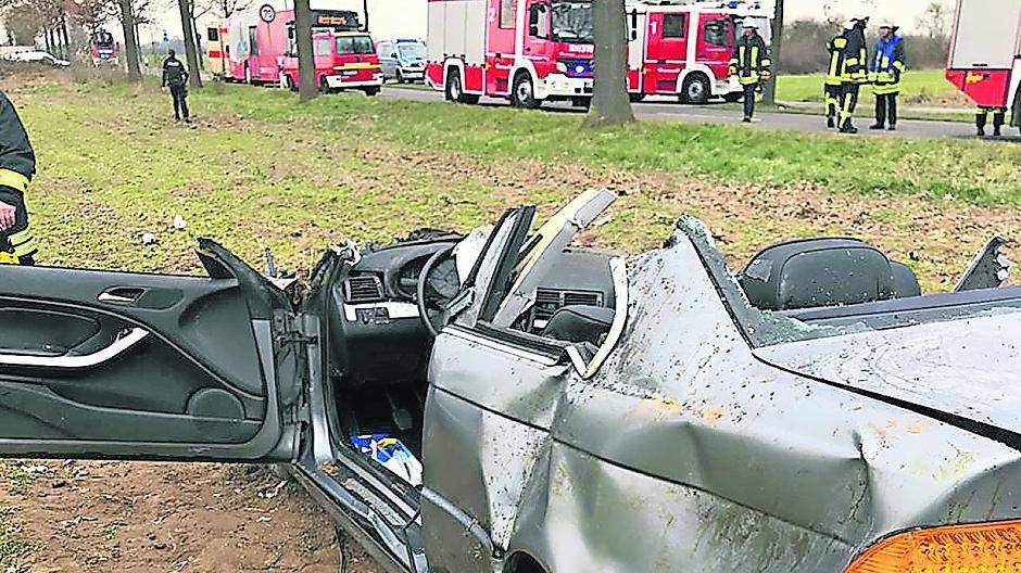  Vor rund anderthalb Wochen verunglückte zwischen Lank-Latum und Bösinghoven ein Fahrer lebensgefährlich. Er ist jetzt verstorben. 