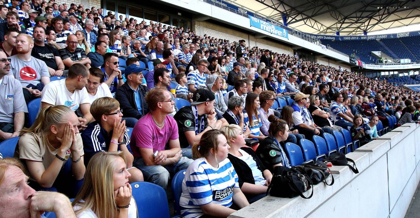 Im vergangenen Jahr haben wir gegen Stuttgart II den Unterrang der Südkurve schön voll gemacht. In diesem Jahr soll es der oberrang werden...