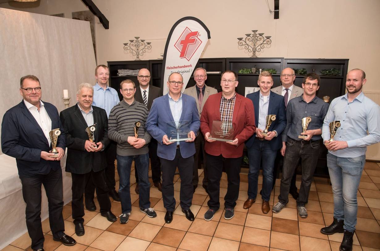 Beste Qualität bieten die erfolgreichen Teilnehmer am Schinkenwettbewerb der Fleischer-Innung Kreis Viersen. Sie erhielten jetzt ihre Pokale.