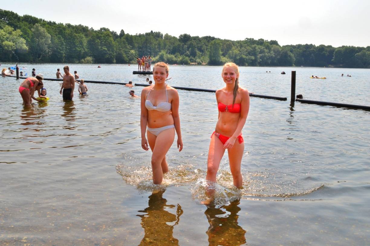 4.171 Besucher zählte man im Freibad Wolfssee am Donnerstag. Am Freitag waren auch Jana und Eliza dabei.