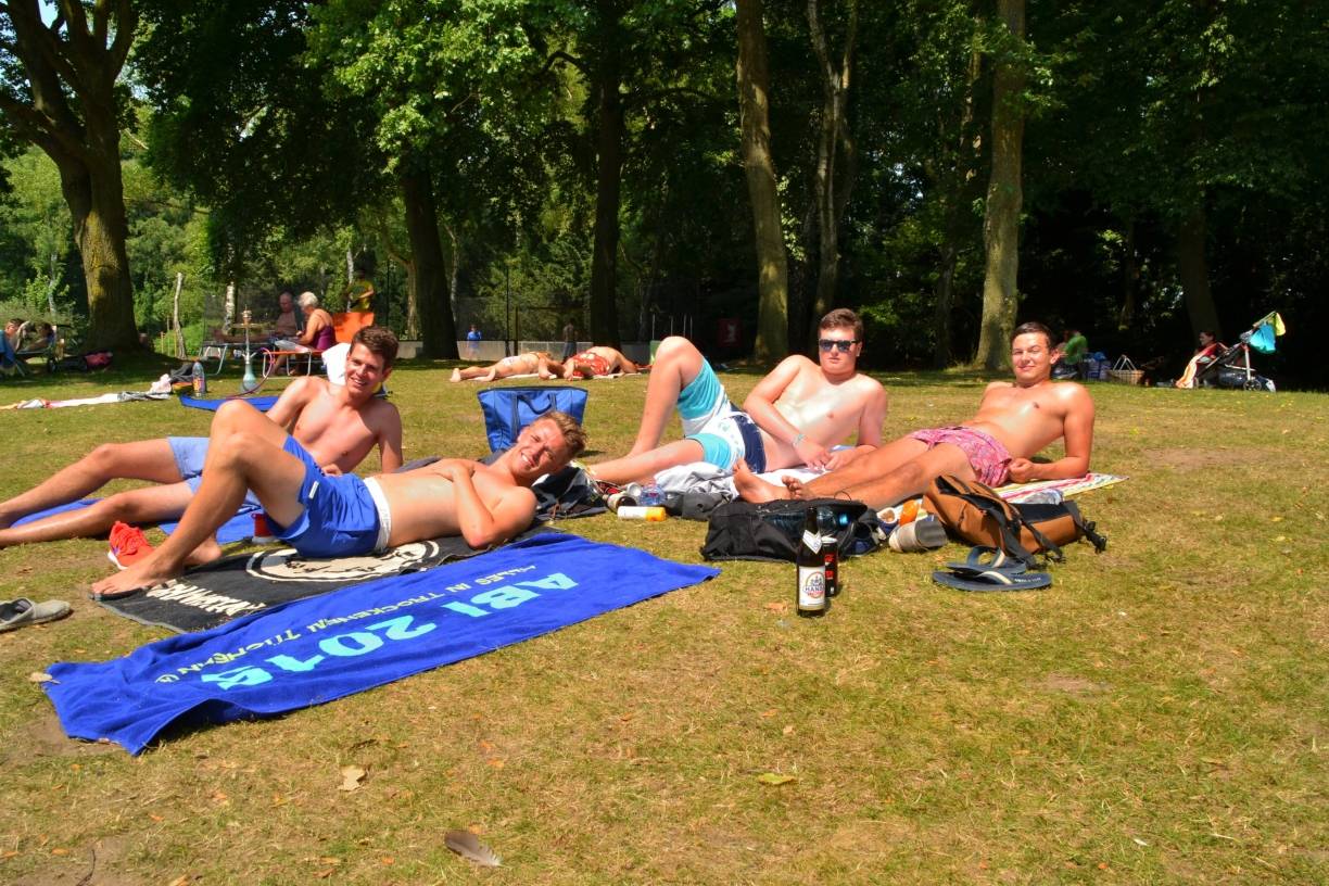  Auch Leo, Jonas, Richard und Jacob nutzten die freien Stunden, um Sonne zu tanken. 