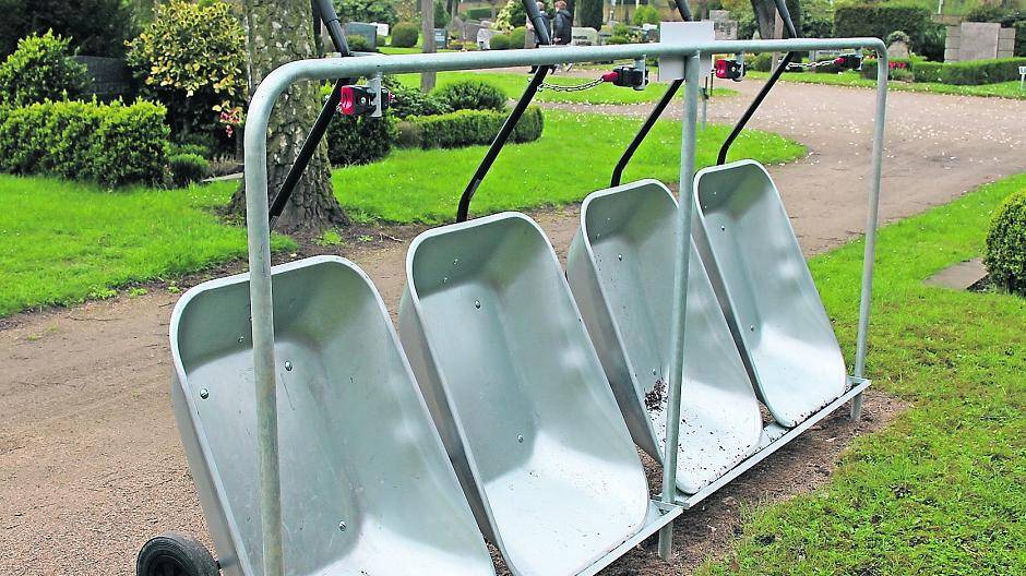 Schubkarrenstand auf Hülser Friedhof