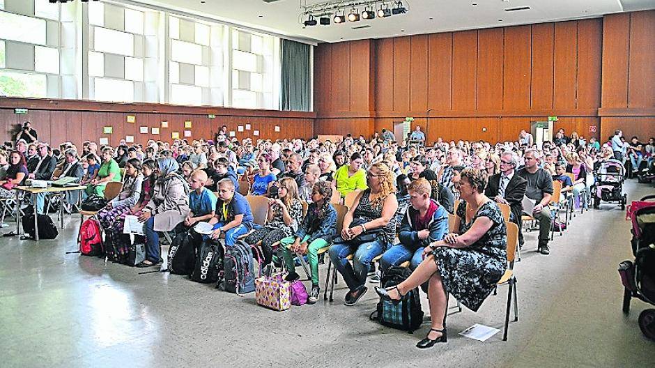  Einschulungsfeier der ersten Klassen an der neuen Sekundarschule in Rheinhausen. 