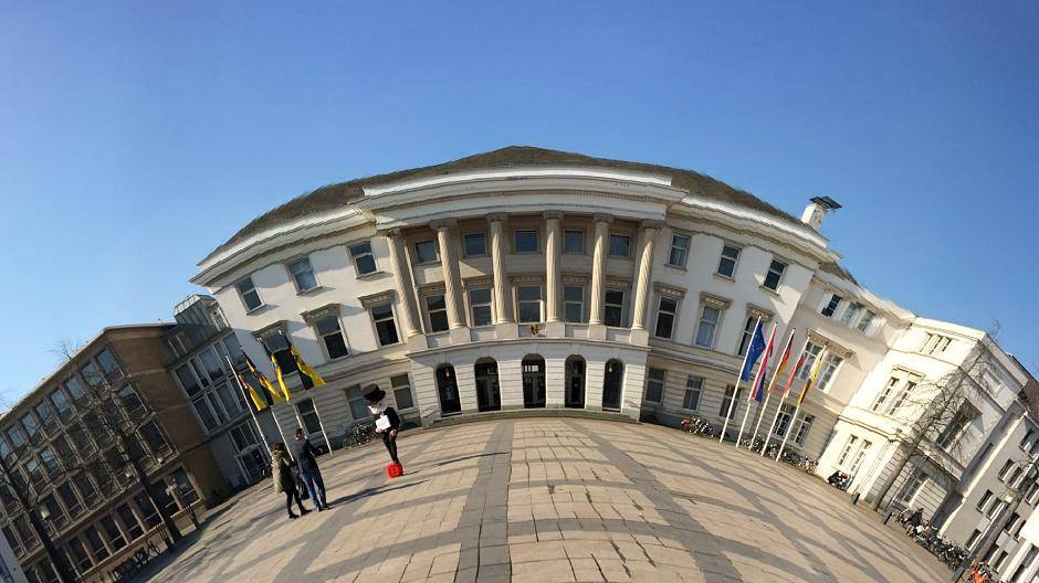 Die Luft über Krefelds Rathaus (und nicht nur da) ist besser geworden.