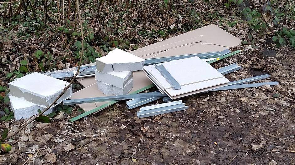  Erst jüngst wurde in der freien Landschaft Am Eisenbrand in Büderich wieder Bauschutt abgekippt. 