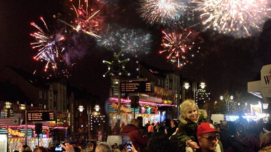  In Meiderich wurde zum Feuerwerk richtig was geboten. Nicht nur die Kids waren absolut begeistert. Foto 