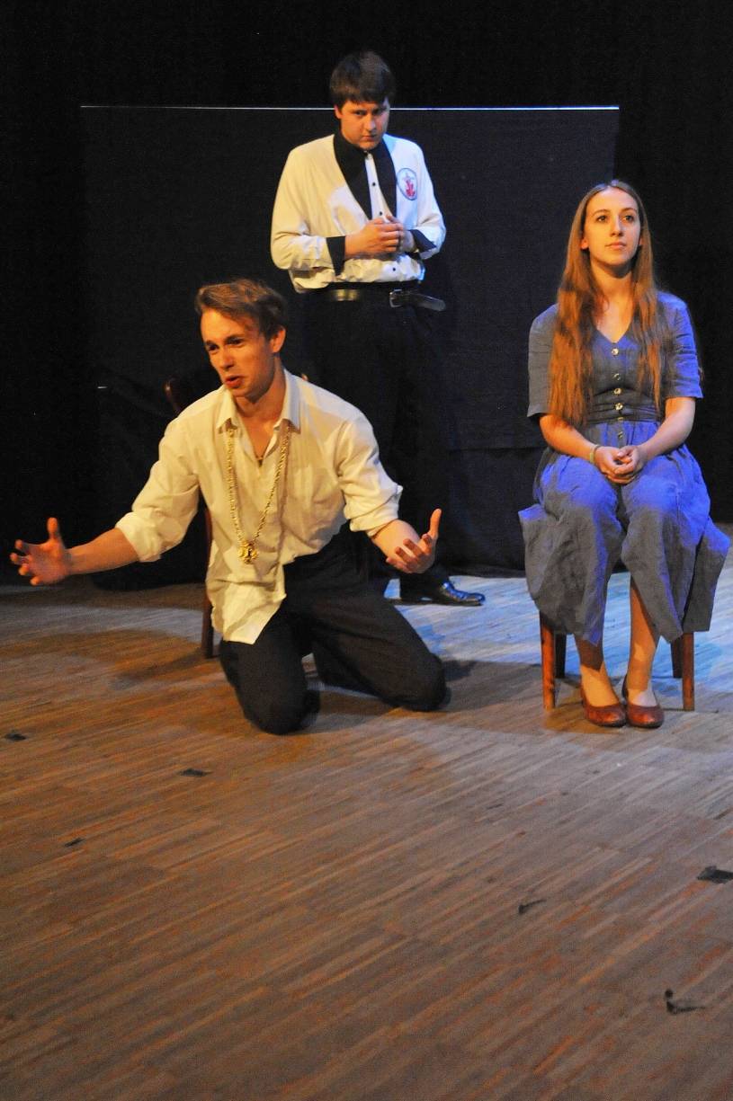  Nicht jeder Angeschuldigte ist dazu bereit: Viele wollen ihre Würde behalten und werden, da das Gericht ja nicht irren kann, gehängt. 