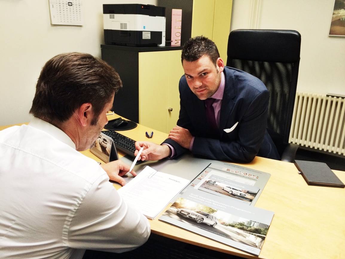 Erste Berater für Finanzprodukte der VW Financial Services bei der Tiemeyer Gruppe.