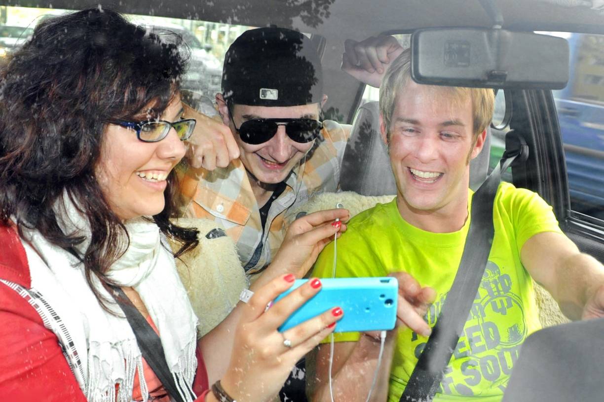 Die Gefahr durch „Selfies“ am Steuer: Temporärer „Blindflug“