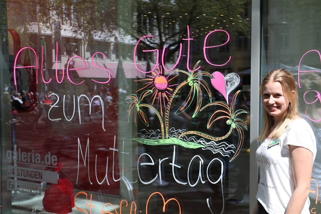 Aktion von Galeria Kaufhof und Stadt Spiegel Krefeld: Ein Selfie zum Muttertag