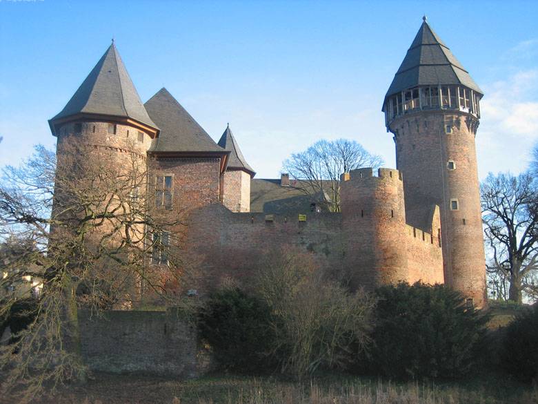 Kein Hinweis auf der Autobahn: Burg Linn