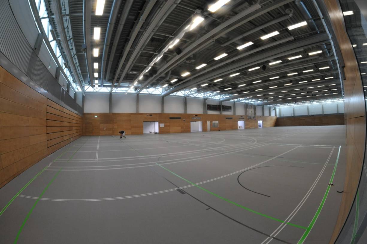  Die Walter-Schädlich-Halle, hier noch bei den letzten Bauarbeiten, wird von den Vereinen im Duisburger Norden begeistert angenommen.  