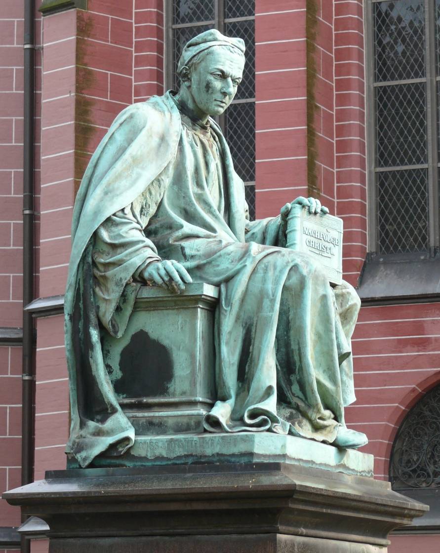  Parken verboten: Rund um das Thomasdenkmal soll es wieder ruhiger werden. Das wünscht sich jedenfalls die katholische Kirchengemeinde. 