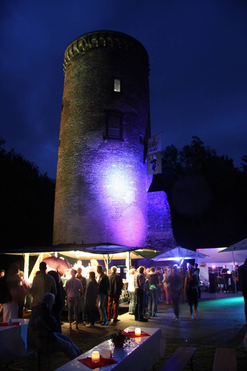 Feuerabend rund um Burg Uda