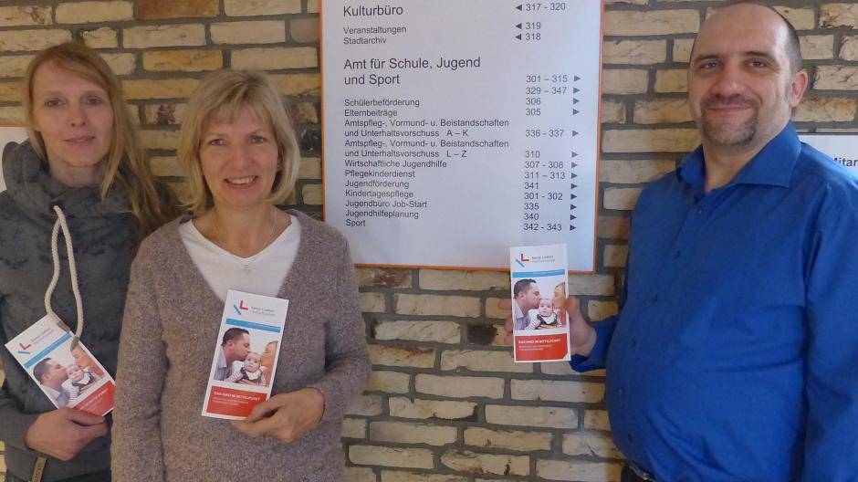  Stehen mit Rat und Tat zur Seite: Petra Baumann, Elke Pietz und Peter Friedhoff (v.l.n.r.) vom Amt für Schule, Jugend und Sport. 