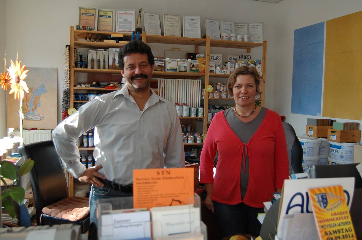 Manfred Blechschmidt und Mitarbeiterin Monika Schültingkemper freuen sich auf Ihren Besuch.