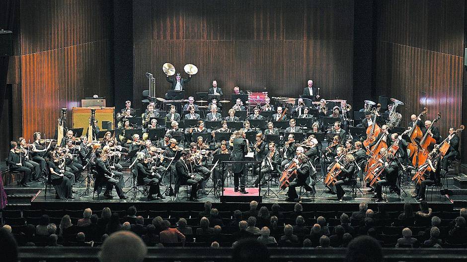  Die Niederrheinischen Sinfoniker machen sich am 29. September auf den Weg in die Mönchengladbacher Altstadt. In fünf Locations heißt es dann zum ersten Mal „Vivaldi und Wacholder“.  