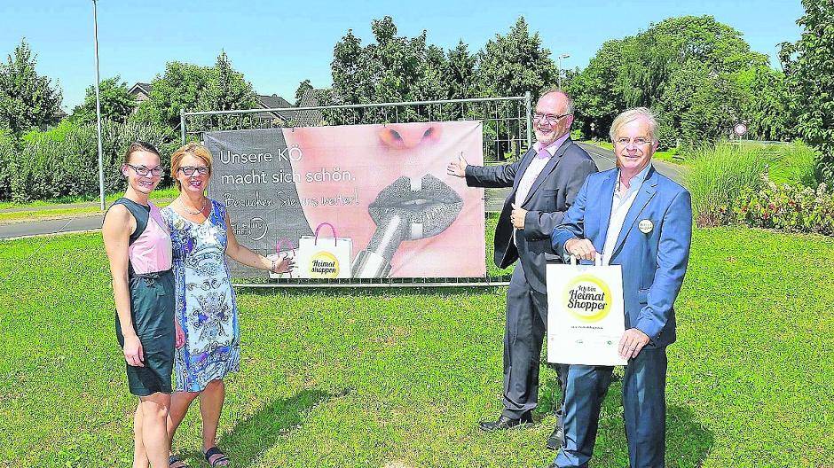  Freuen sich über das Engagement in Fischeln (v.l.): Christin Worbs (IHK), Sylvia Hafels (Werbering), Bernd Hösen (Sparkasse) und Robert Reichling (Vorsitzender Werbering). 