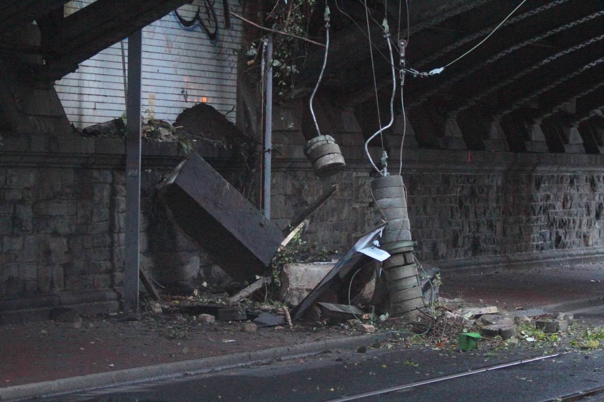 Hafenbahn beim Rangieren entgleist: Prozess um Krefelder Zugunfall