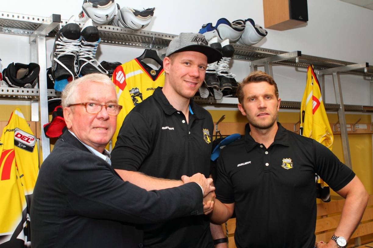 Pinguine: Königstransfer Müller