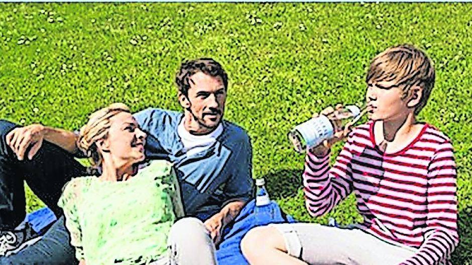  Natürliches Mineralwasser ist der ideale Durstlöscher bei sommerlichen Temperaturen. 