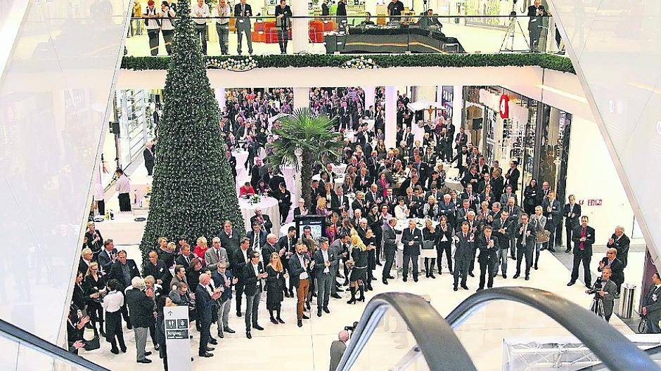 Beim Gala-Empfang feierten rund 400 geladene Gäste die bevorstehende Eröffnung der Neutor-Galerie.