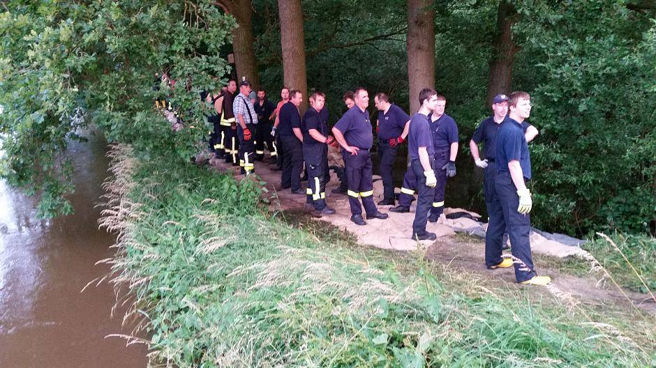 Feuerwehr kämpft gegen Hochwasser