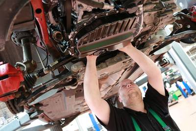 Sogar in den besonders beliebten Ausbildungsberufen wie Kfz-Mechatroniker sind noch Lehrstellen frei.