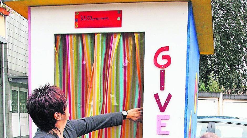  Am Dienstag, 9. September, wurde die „Give Box“ am Marktplatz Repelen aufgestellt.  