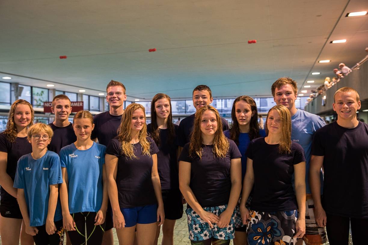 Das SVN-Team am Wettkampfsamstag: (hinten v.l.) Katharina Müller, Marco Roßkotten, Benjamin Beckerle, Mara Hebner, Dustin Franke, Anneke Sandow, Mark Spitzbart sowie (vorne v.l.) Robin Lauterbach, Katja Beckers, Inken Senftleben, Laura Ziemek, Anja Hebner, Kai Kremers. Es fehlen die Aktiven, die nur am Sonntag gestartet sind.