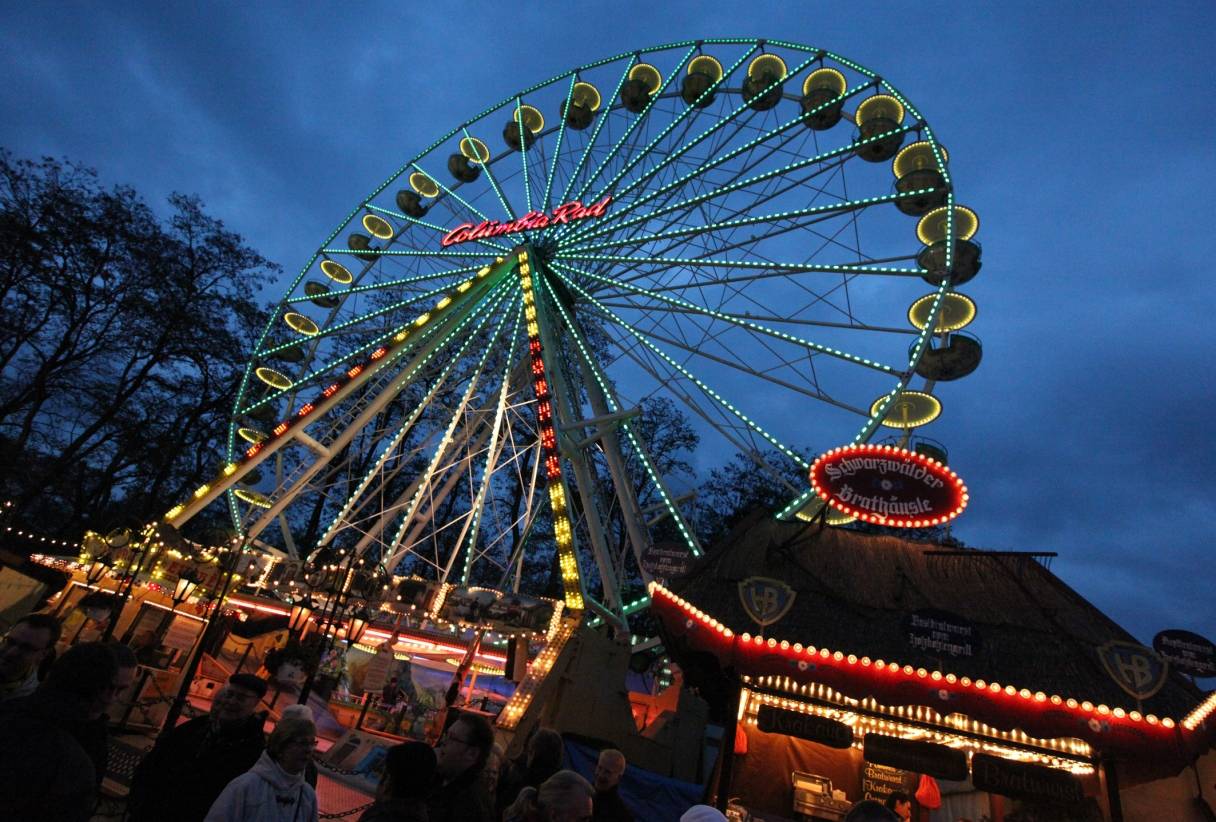 Vom 7. bis zum 13. November geht es an der Trabrennbahn hoch hinaus: Martinikirmes: Rummel im XXL-Format