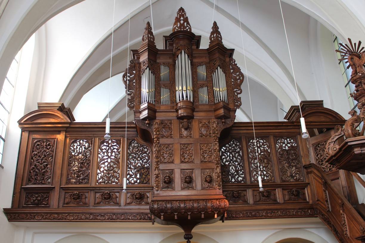  Imposant: Die Empore in der Konvenstkirche enthält viele künstlerische Details.  