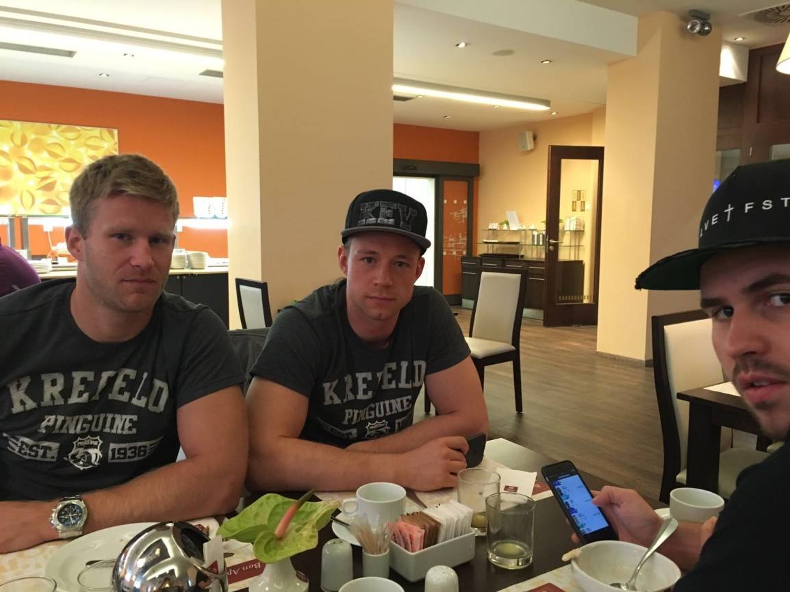 Erster Matchpuck für die Pinguine