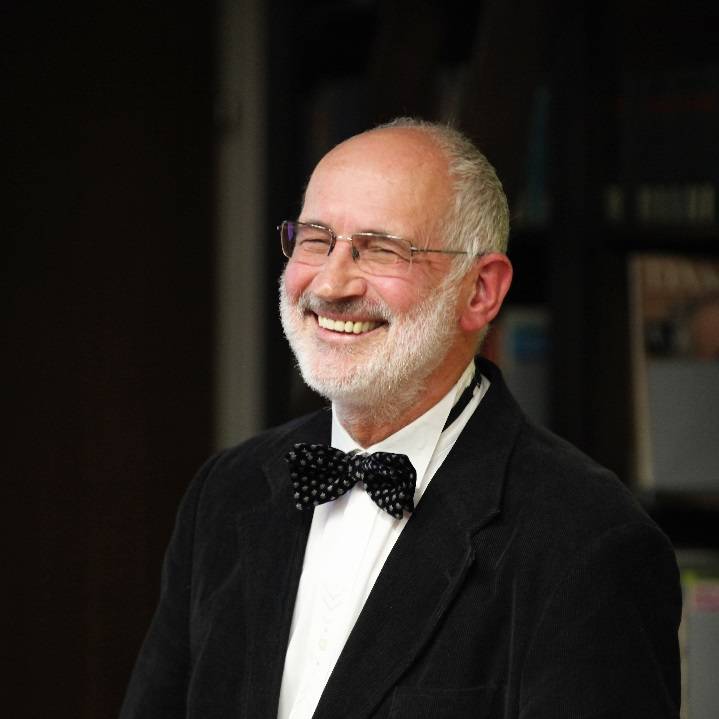  Alfred Knorr (Foto) und Heinrich Lennackers, hielten einen vorzüglichen, reich bebilderten Geschichtsunterricht. 