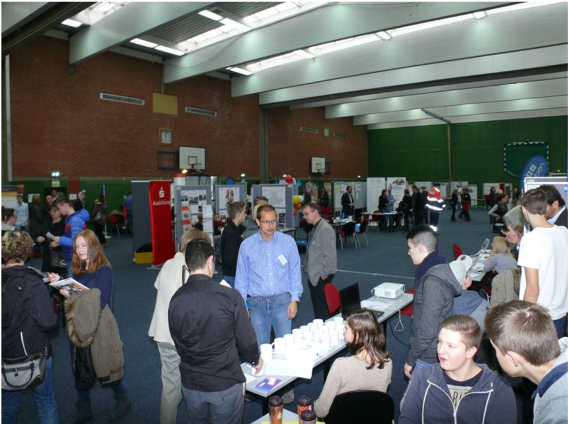 Erste Kontakte für den Job knüpfen