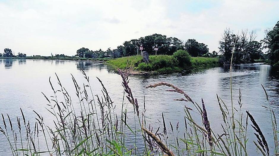  Extra-Tipp-Mitarbeiter Heinz-Gerd Wöstemeyer hat sich mit dem Rad auf den Weg gemacht. Bei dem kleinen Ort Ratzdorf in der Gemeinde Neißemünde mündet die Neiße (r.) in die Oder.  