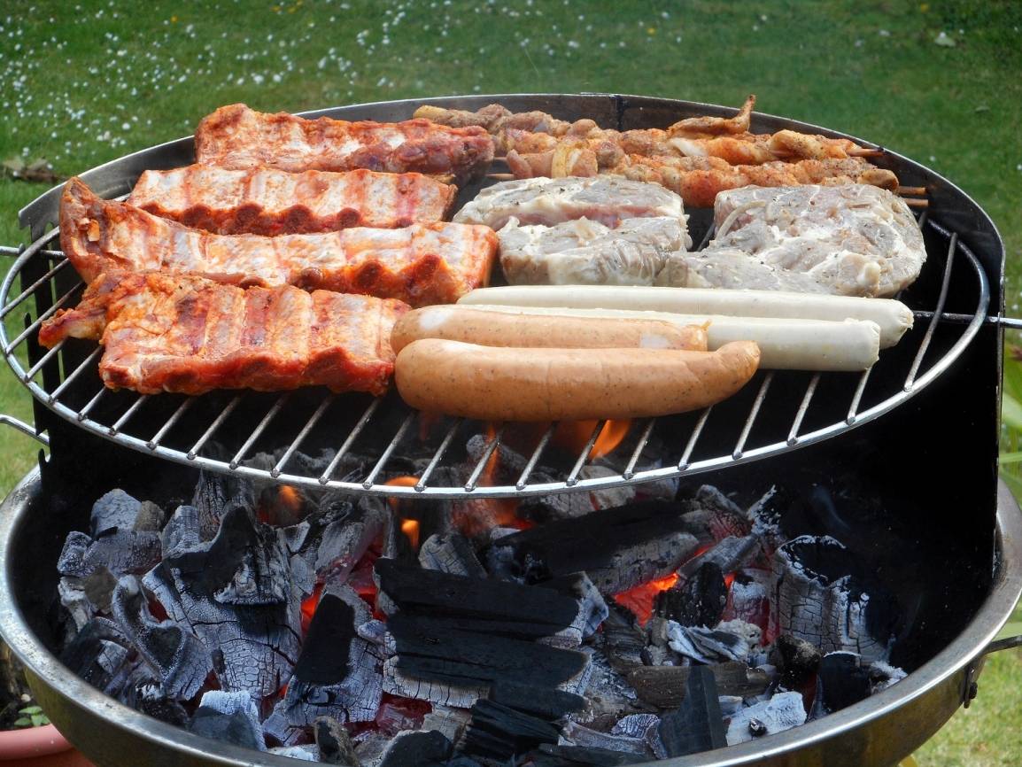 Elfrather See: Nagelneuer Grillplatz